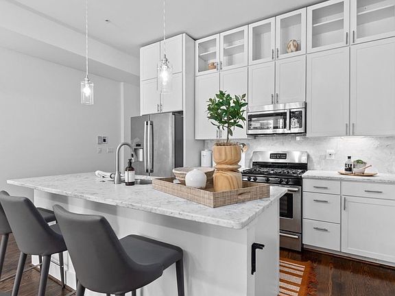 5th image of 2550 University Pl NW APT 2