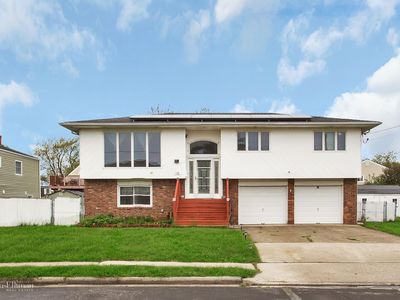 16 E Hollywood Ave, Lindenhurst, NY, 11757