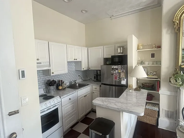 554 Massachusetts Ave — Photo 12