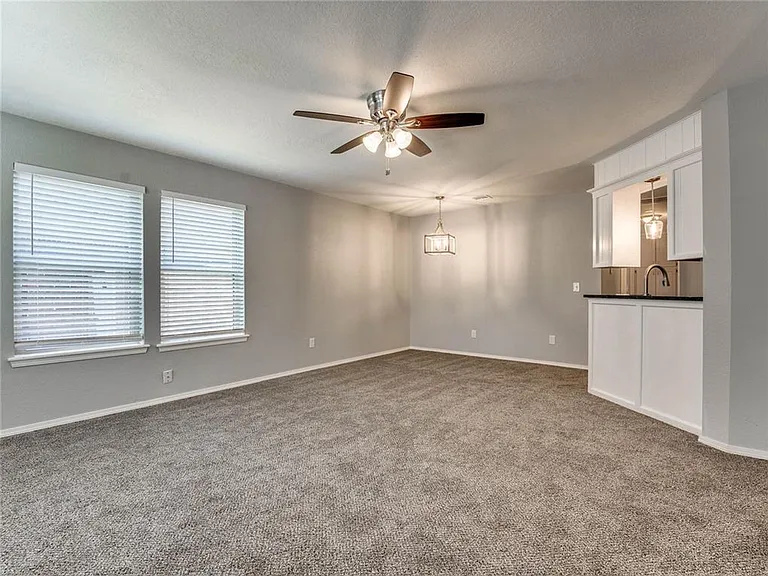 220 23rd Ave NE — Photo 3