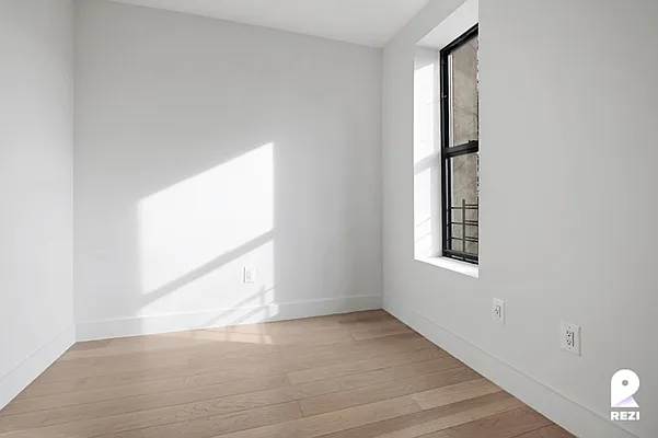 Rented by REZI | media 10