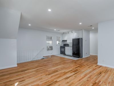 14 Mina Dr FLOOR 2, Jersey City, NJ, 07305
