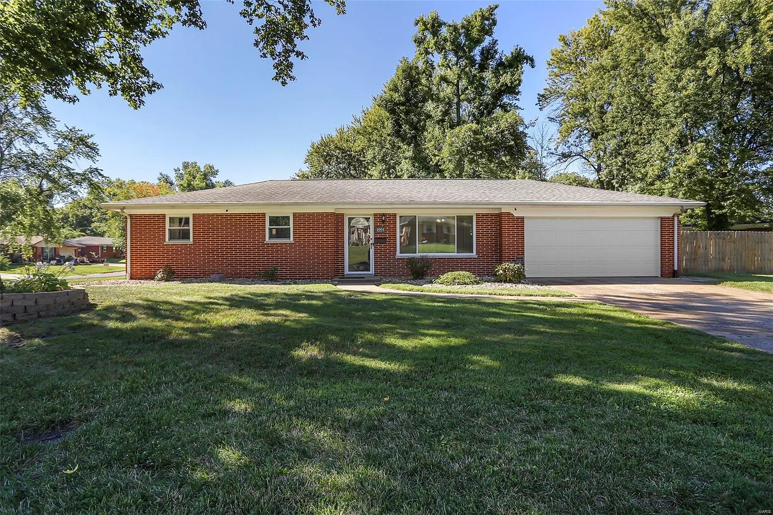 1001 Brentmoor Dr photo 1