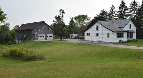 Beautiful 1+ ac setting!