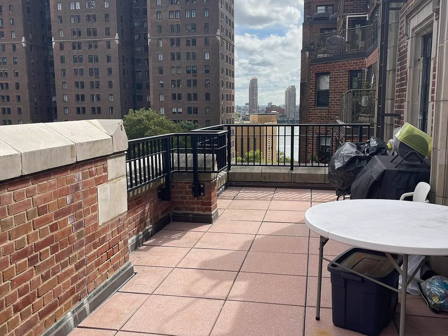 324 East 41st Street — Photo 1