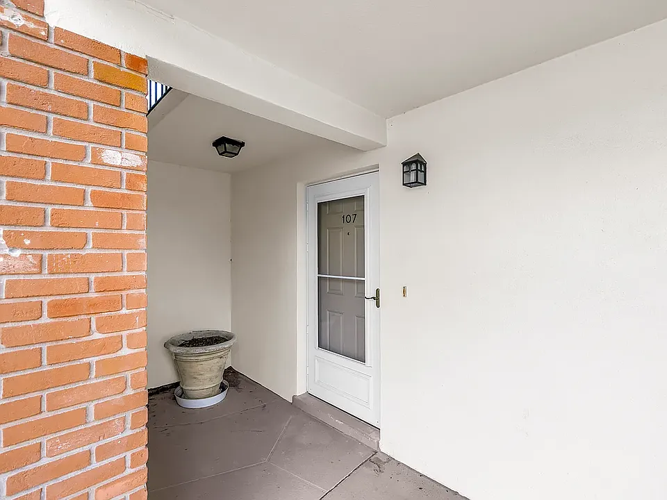 4500 Overlook Dr NE #107