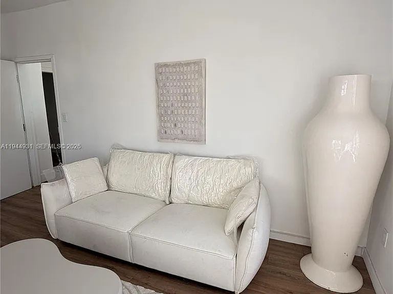 1525 Euclid Ave #12 — Photo 3