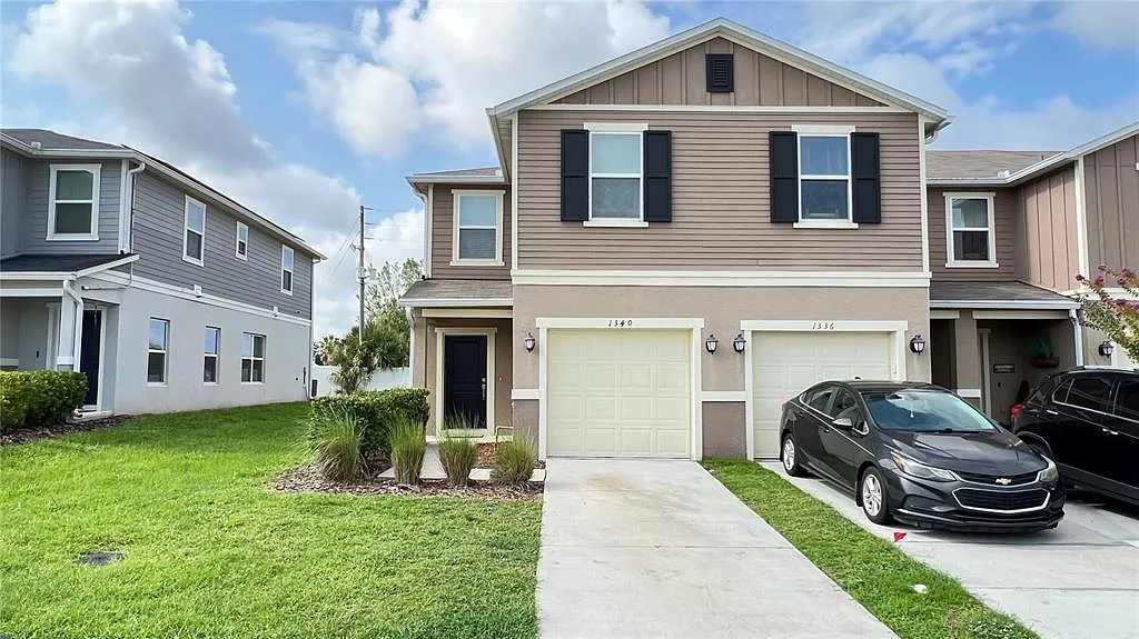 3 bed, 2.5 bath, 1578 sqft, $1,900 — Photo 1