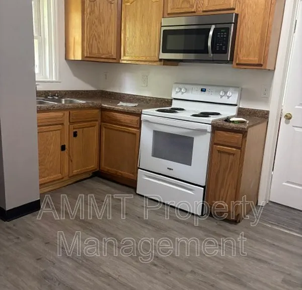 1838 J Ave NE — Photo 5