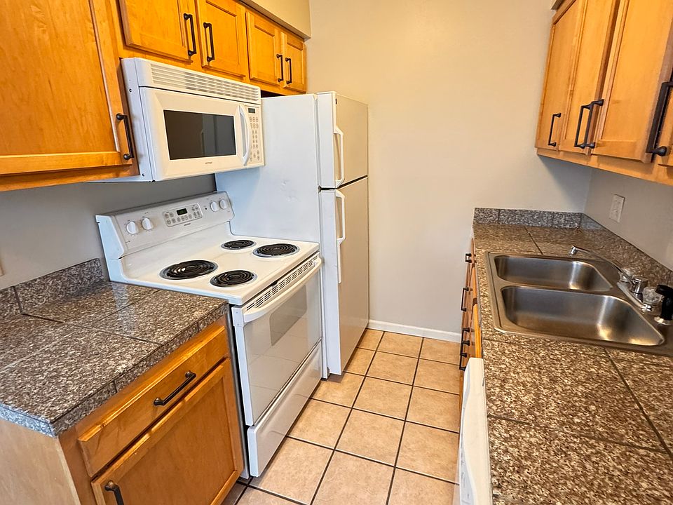 1st image of 1541 D St #8