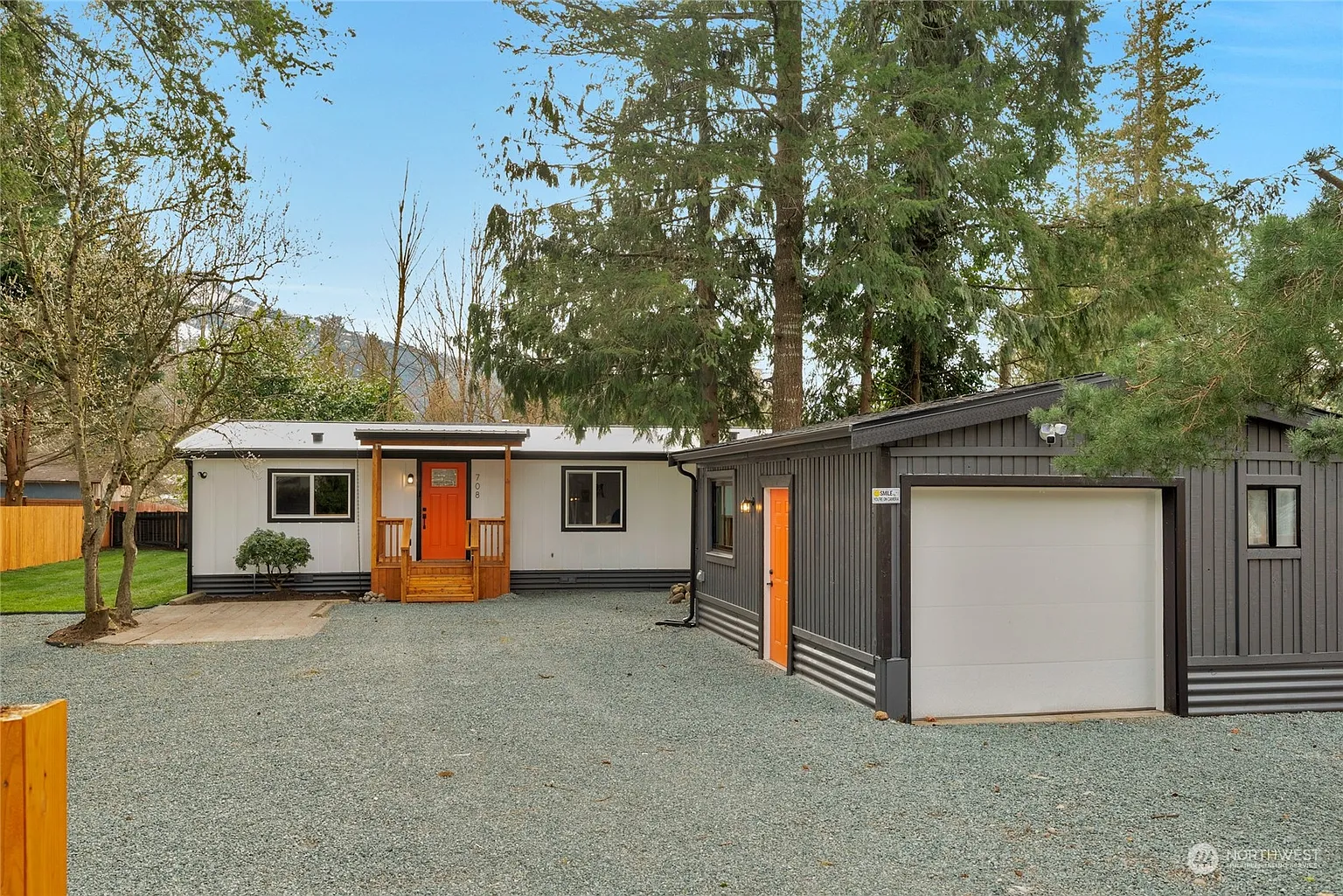 708 Linda Avenue photo 1