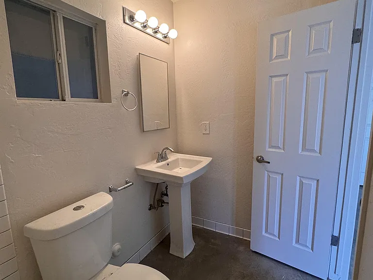 2718 N Greenfield — Photo 13