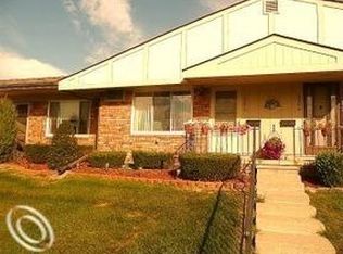 25228 Potomac Dr, South Lyon, MI