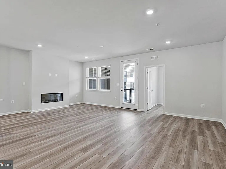 9670 Swallowtail Ln — Photo 24