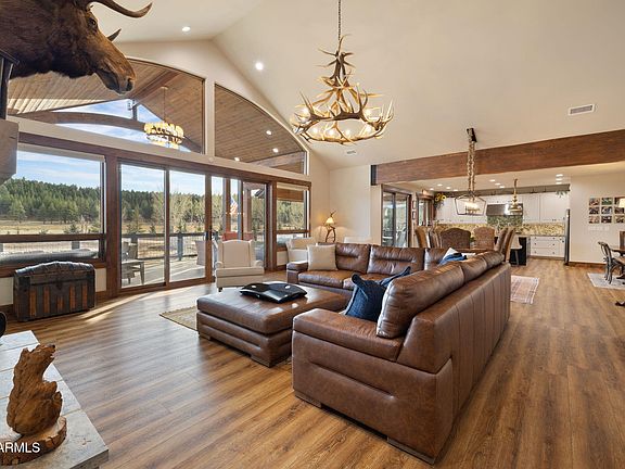 3rd image of 405 E Foxboro Road