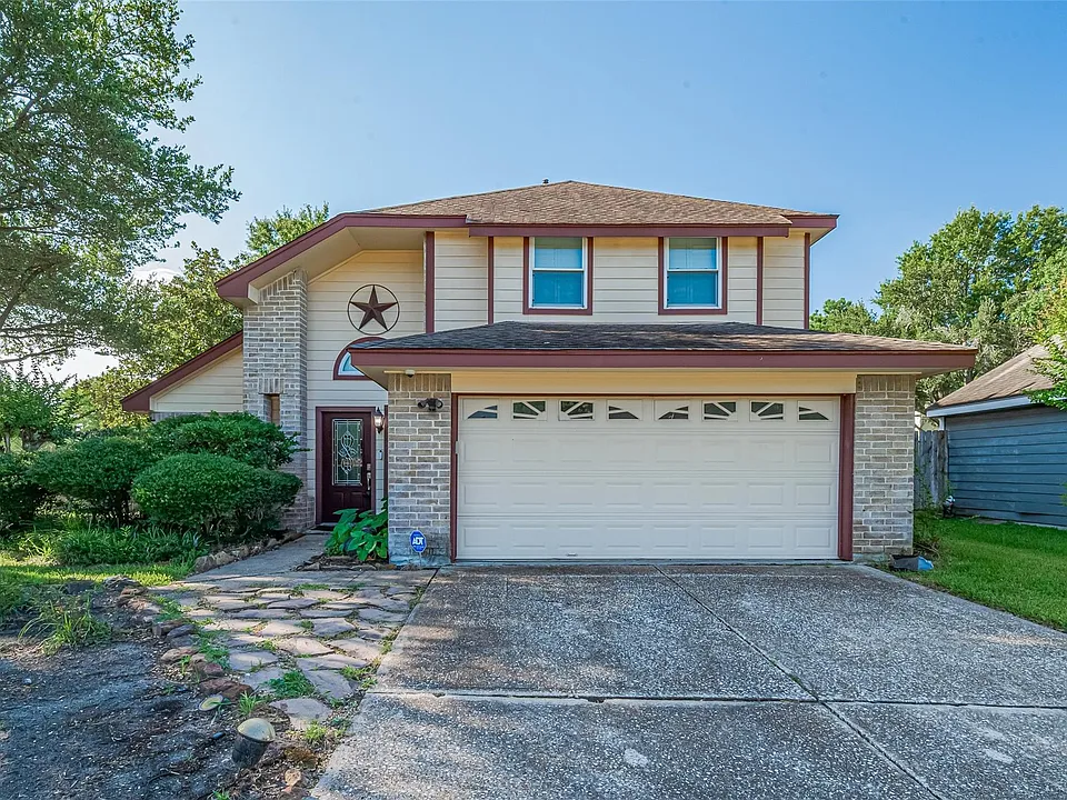 15803 Locust Grove Dr