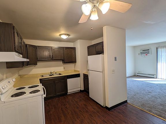 3rd image of 209 Royal Ct #Rc-2171
