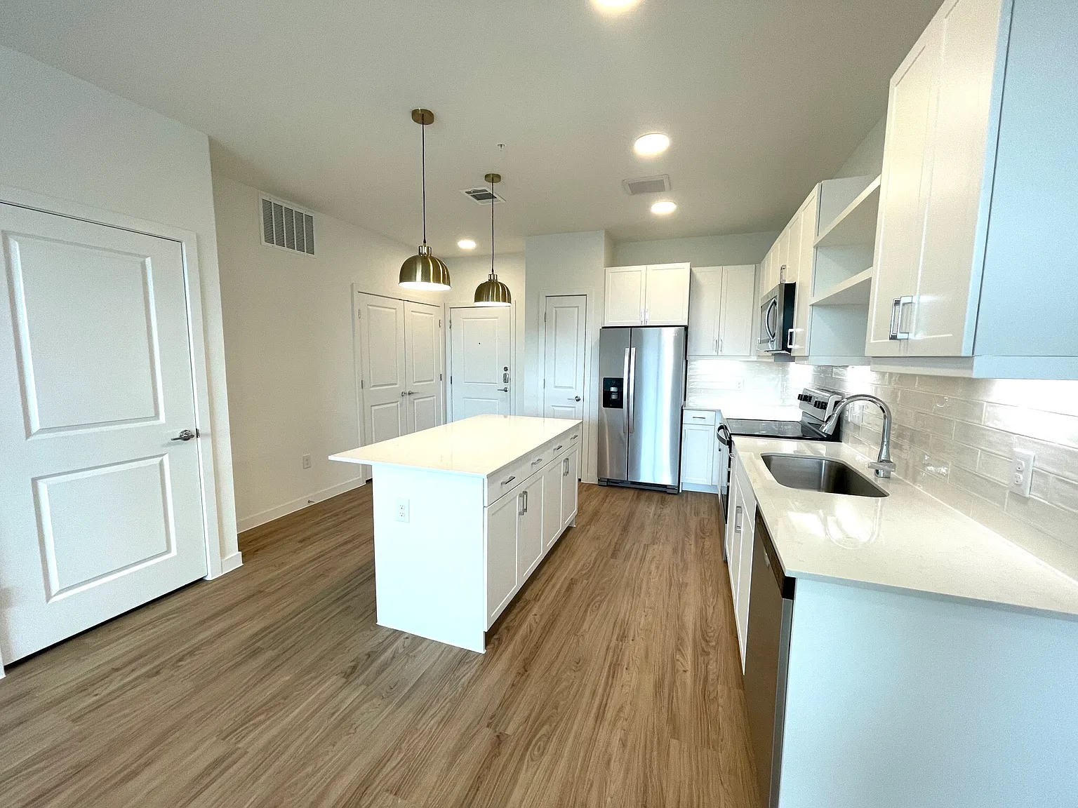 1 bed, 1.0 bath, 800 sqft, $1,139 — Photo 3