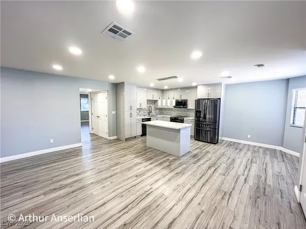2720 Beaver Creek Ct APT 202, Las Vegas, NV 89117