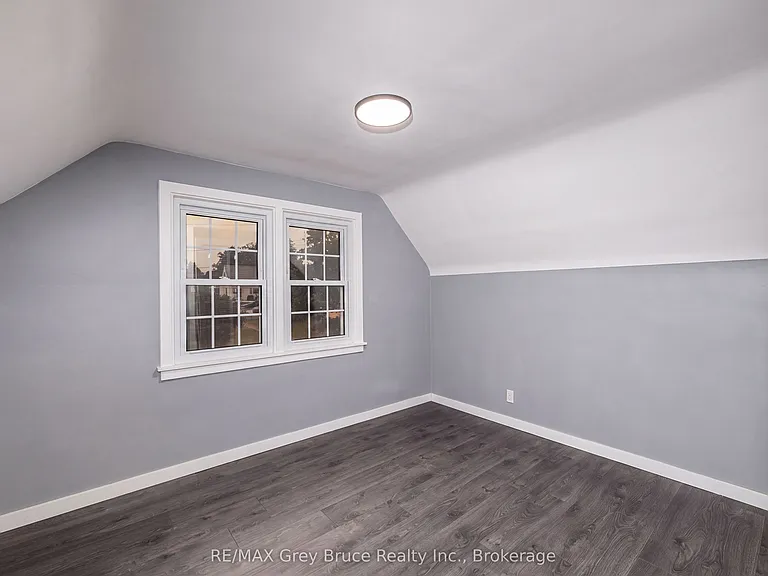 701 5th St E — Photo 16