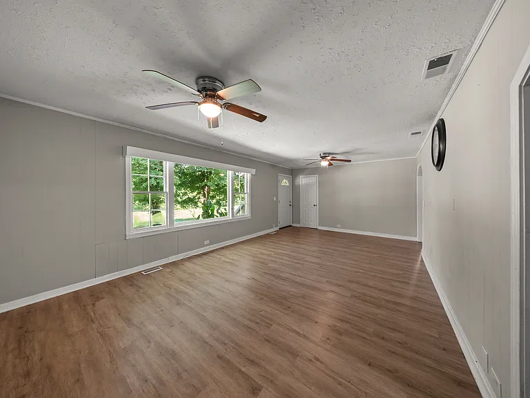 7149 Hotchkiss Valley Rd E — Photo 4