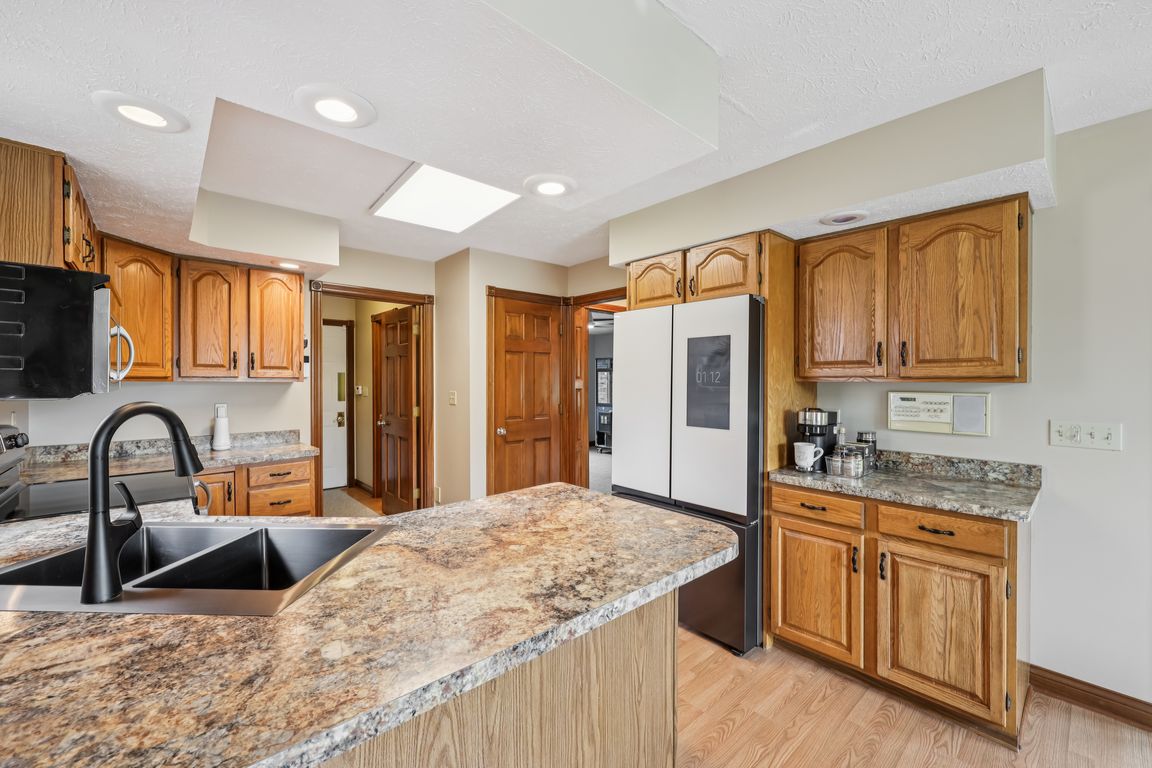 White Oak Dr-0506-016.jpg