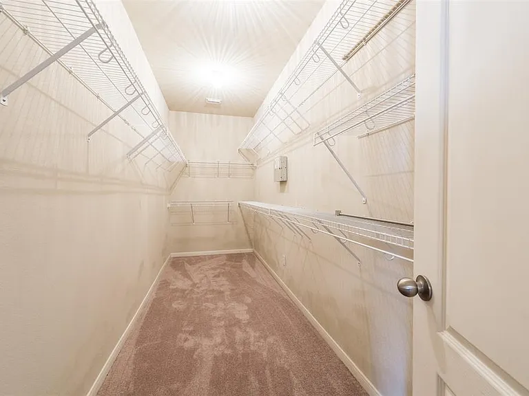 913 Brighton Pl — Photo 19