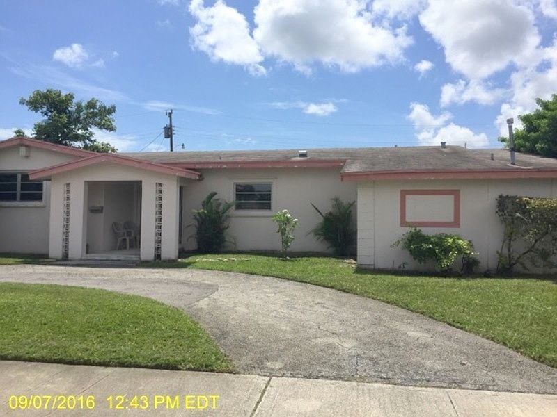 2nd image of 1120 NE 169th Ter