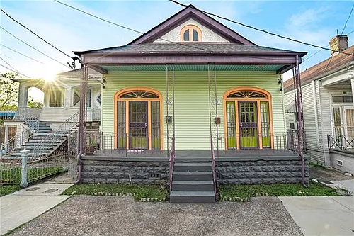 131 N Rendon St Photo 1