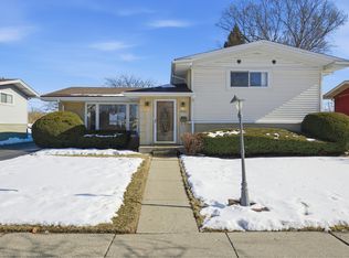 9013 Oriole Ave, Morton Grove, IL 60053