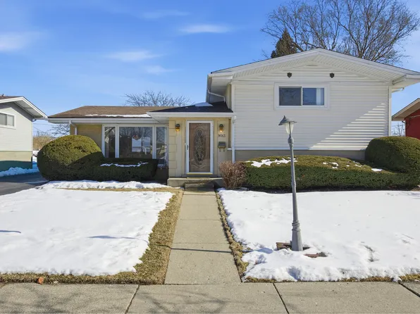 9013 Oriole Ave, Morton Grove, IL 60053