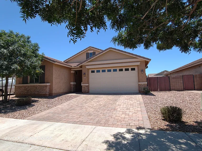 20755 E Mockingbird Dr — Photo 2
