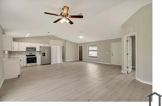 4 bed, 1600 sqft, $2,350 — Photo 2