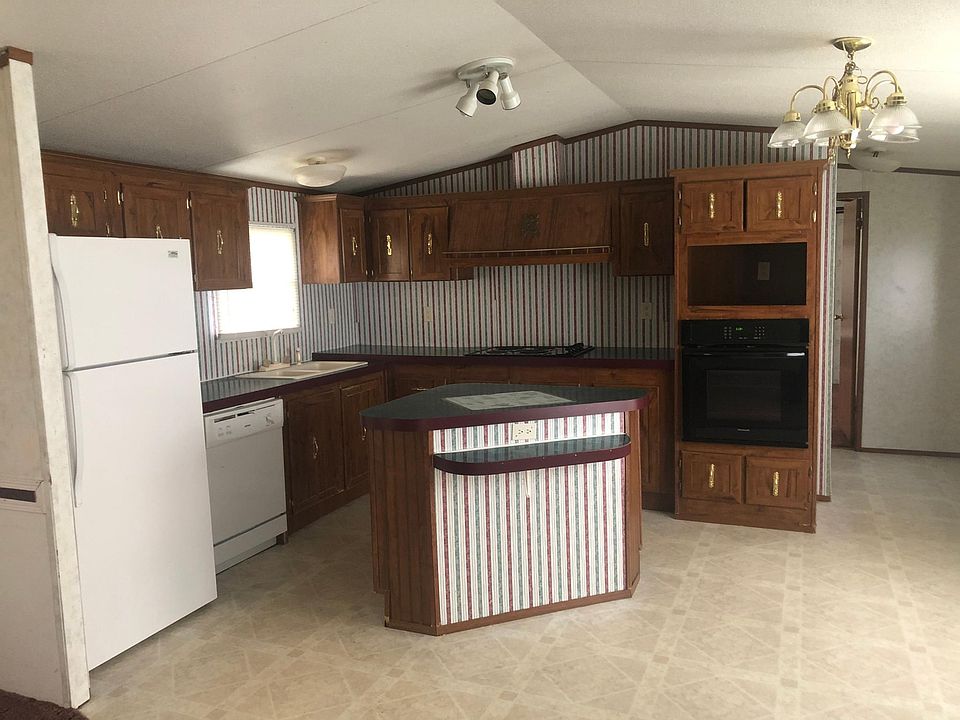 1st image of 19 Spruce Ln