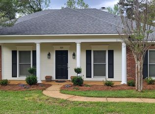 520 Cliffview Dr, Brandon, MS 39047