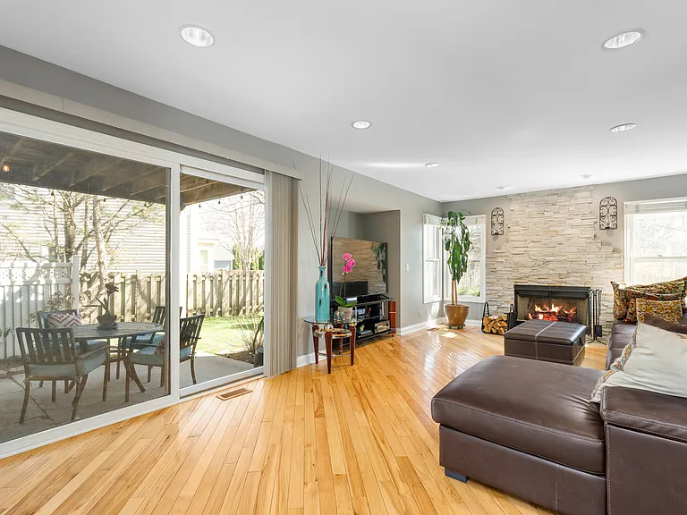 155 Chapel Oaks Dr — Photo 12