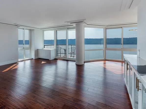 2521 Palisade Avenue image 11 of 25