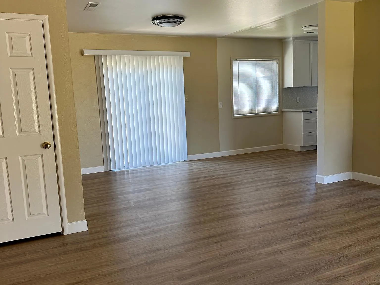 3 bed, 1200 sqft, $3,400 — Photo 4