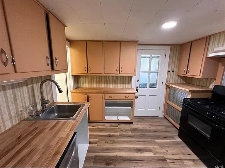 104 Franklin St #2 — Photo 7