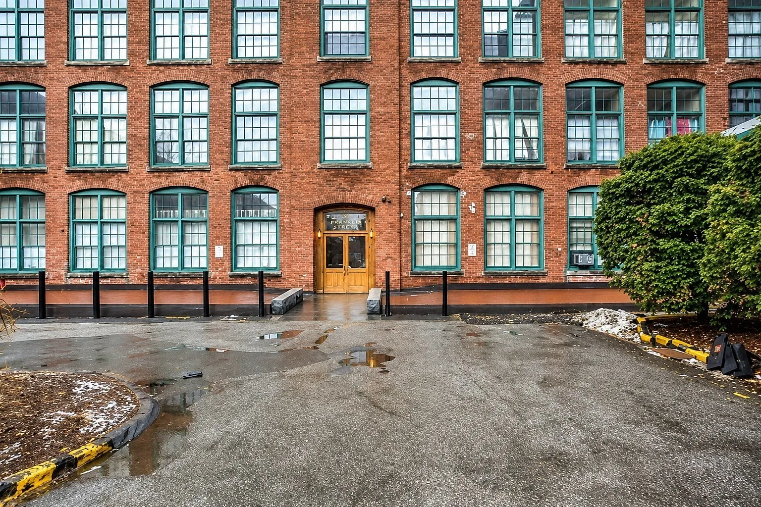 1 bed, 1.0 bath, 774 sqft, $1,900 — Photo 1