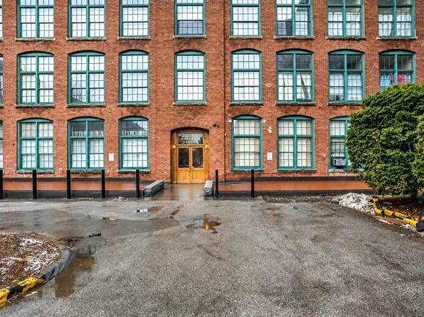 200 Market St APT B37, Lowell, MA 01852