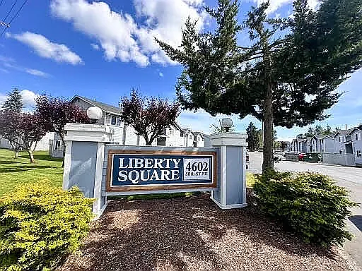 Liberty Square Apartments — Photo 29