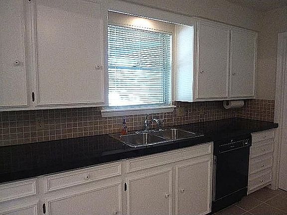 2nd image of 1700 Park Hill Dr