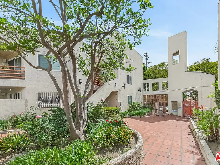 1118 Valencia St #310 — Photo 27