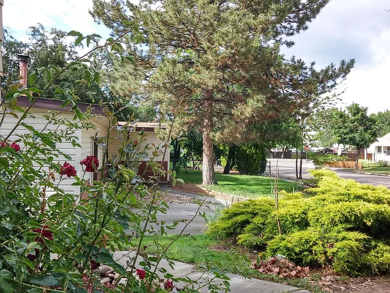 1219 S Vermont Ave — Photo 20