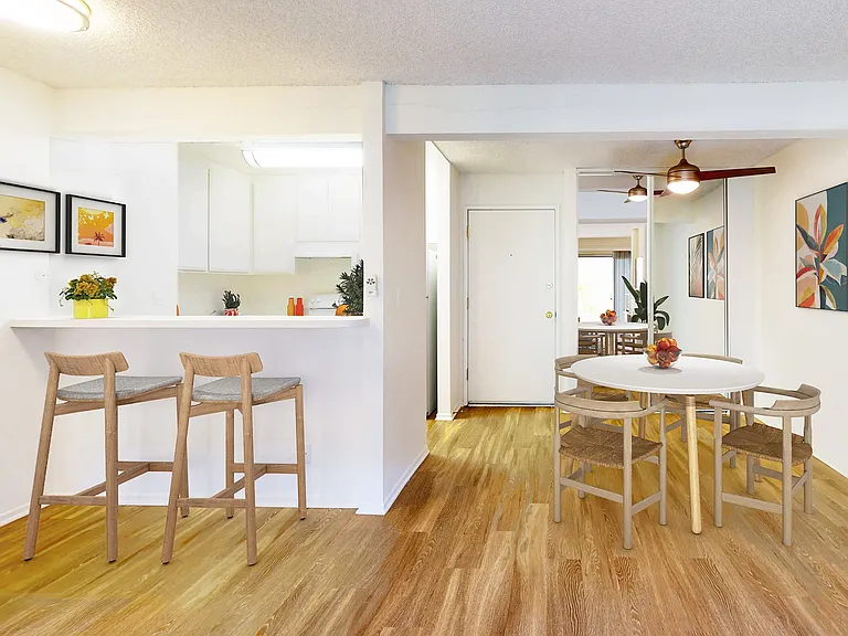 Village Pointe Apartments — Photo 6