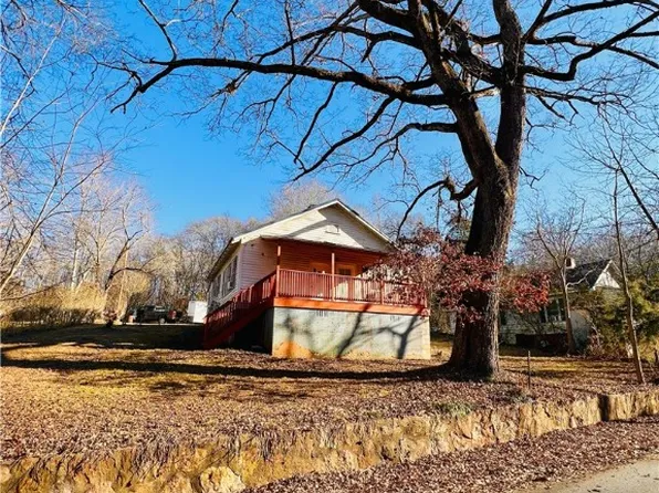 222 North St, Central, SC 29630