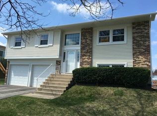 4410 Huntington Blvd, Hoffman Estates, IL 60192