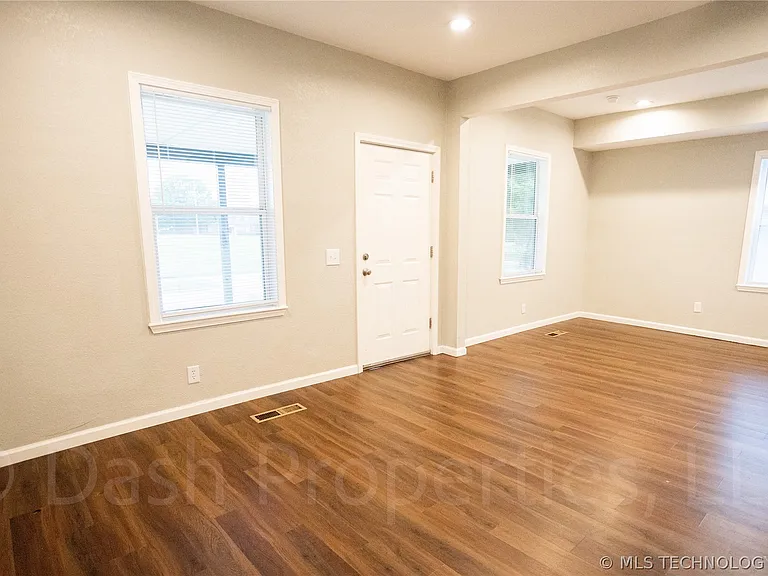 821 S Quaker Ave — Photo 13