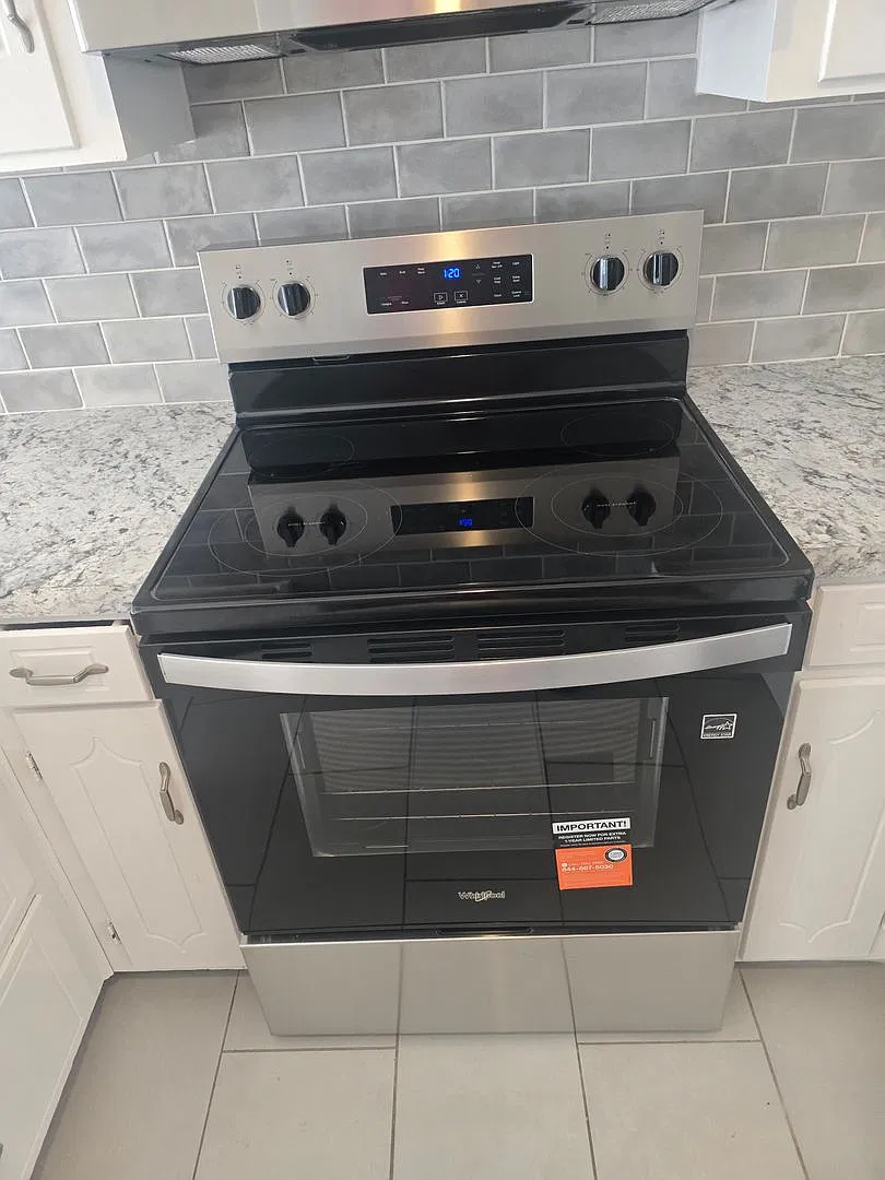 Refurbished 4 bedroom 2 bath — Photo 4